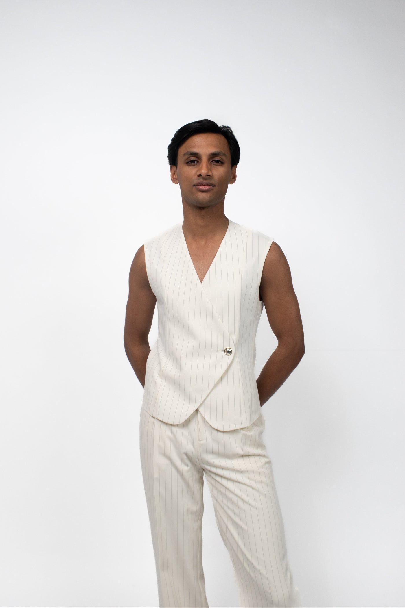 THE SHREYA GILET PINSTRIPE - Off White
