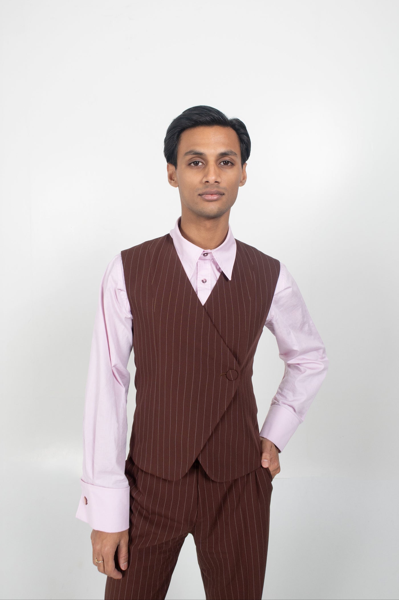 THE SHREYA GILET PINSTRIPE - Cocoa