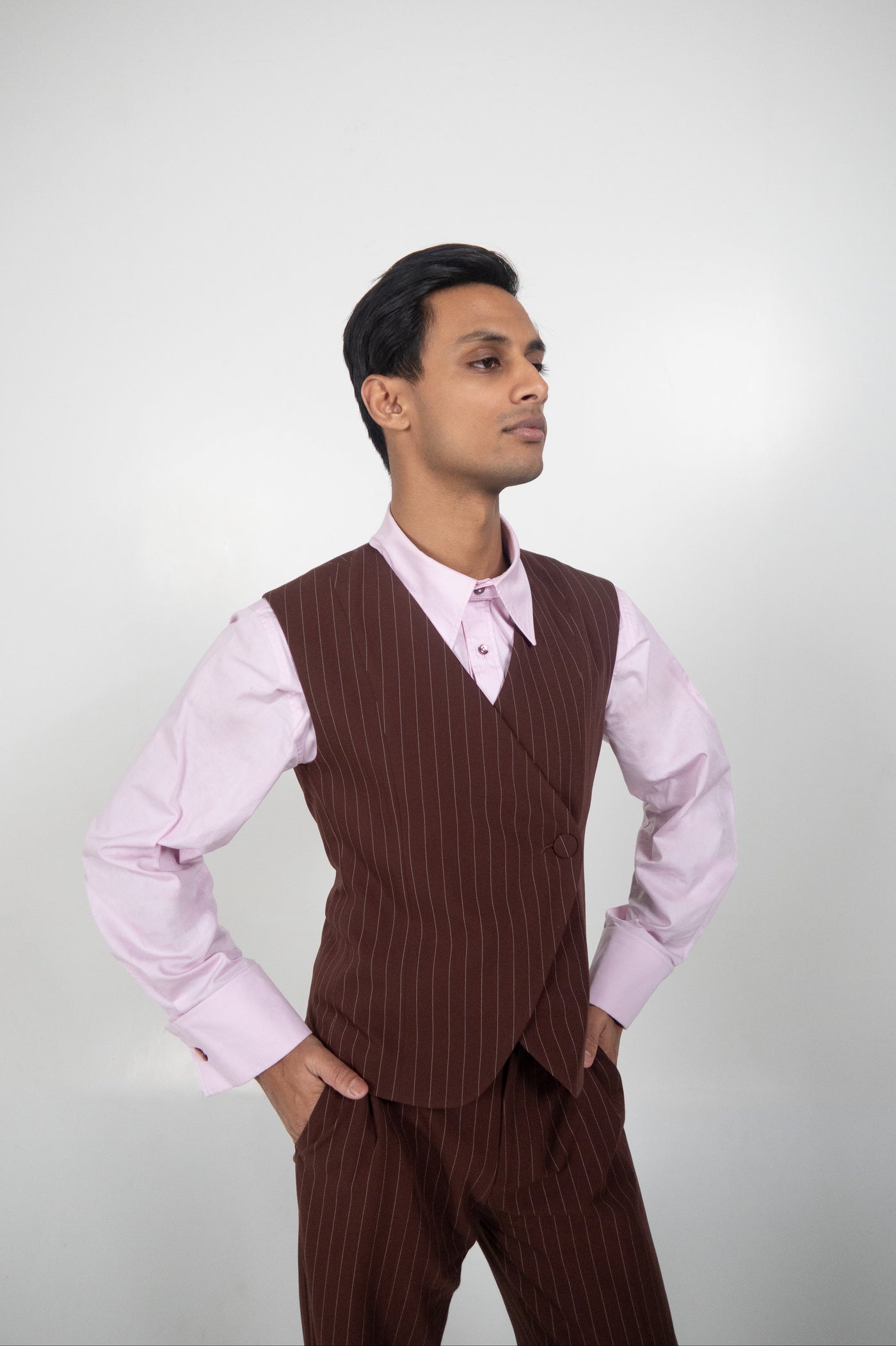 THE SHREYA GILET PINSTRIPE - Cocoa